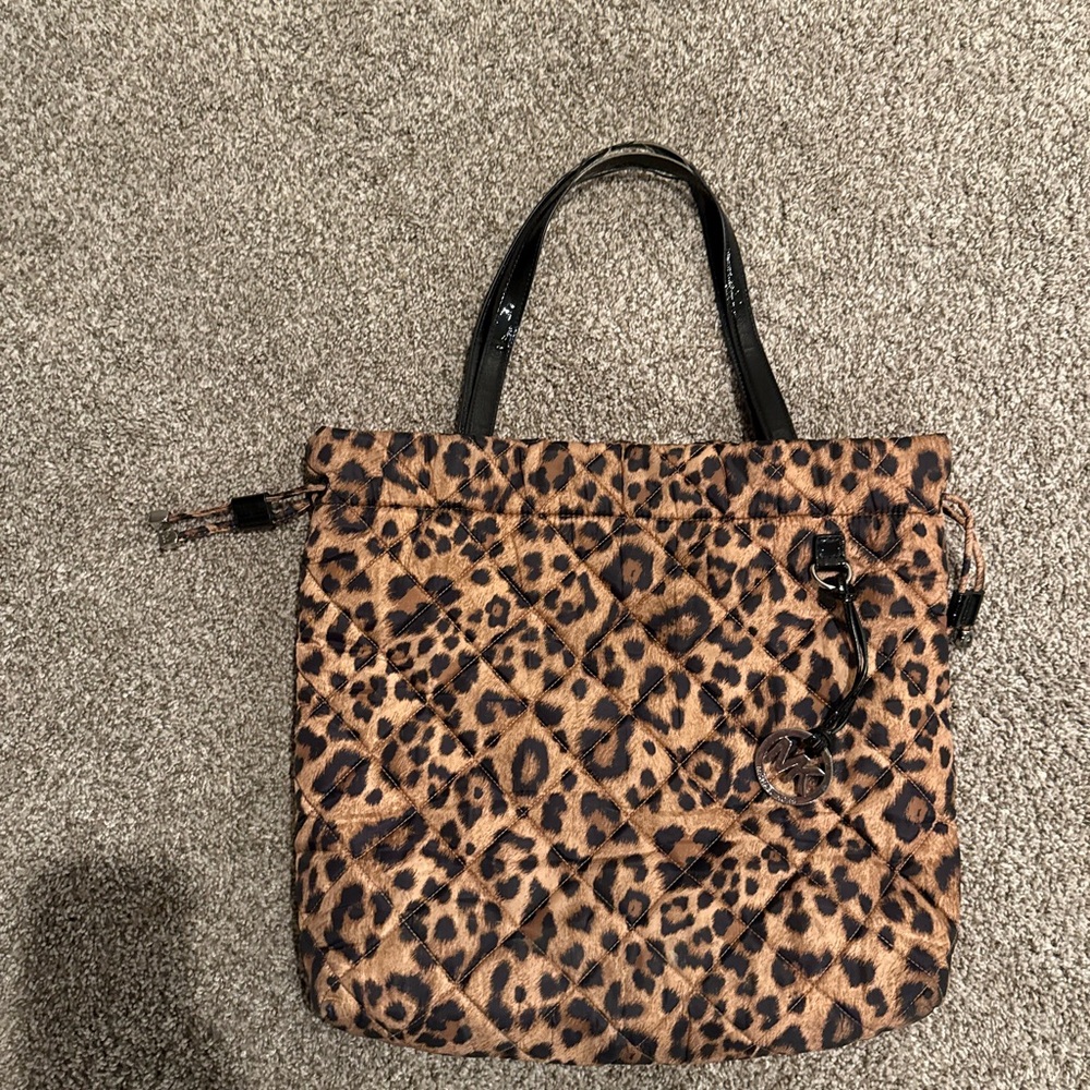 Michael Kors Animal Print Tote with‎ Black Straps - Picture 2 of 5